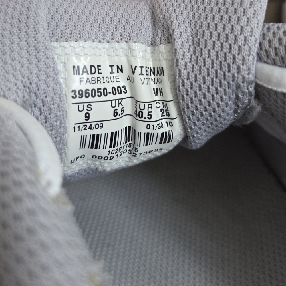 Nike Women's Dart 8 Athletic Shoes in Gray and Purple - Picture 11 of 11